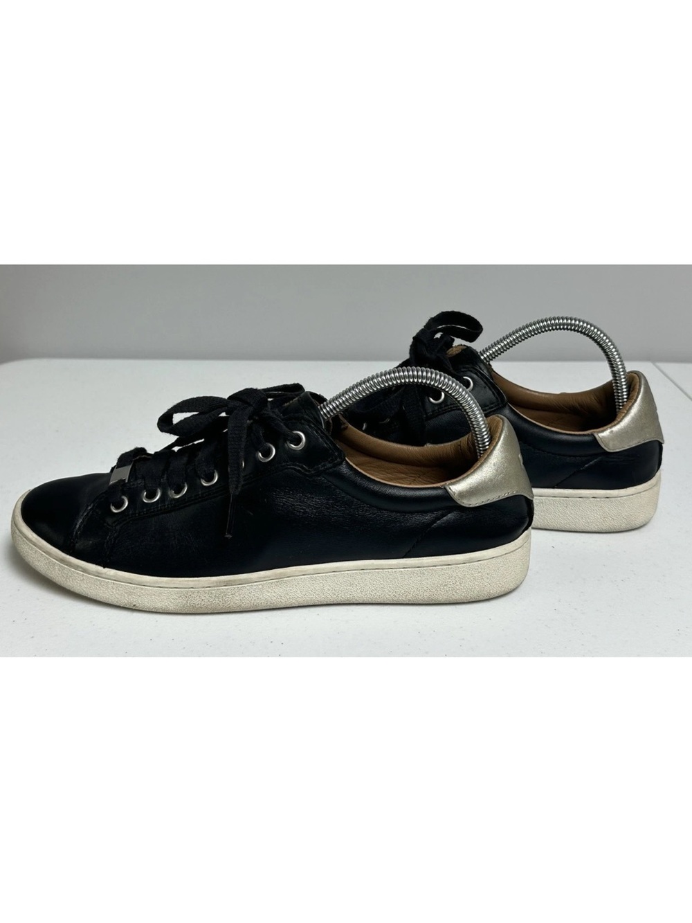 Ugg Milo Sneakers Women’s Black Stone Leather Casual Comfort Travel Chic Size 10